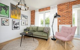 Komfortowy Apartament dla 4 osób z Parkingiem by Noclegi Renters
